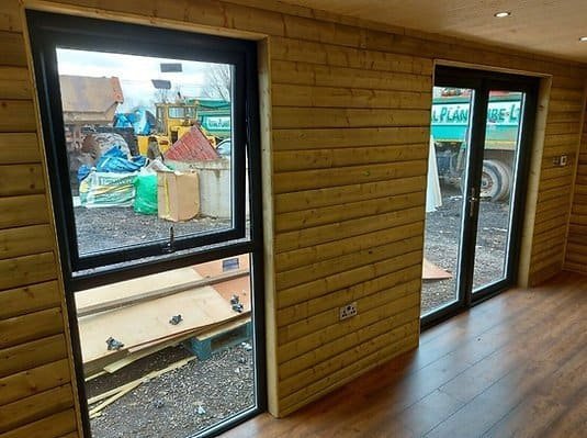 Module Container Aménagé – avec bardage en bois massif (14 m2)