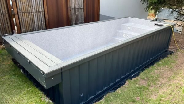 Piscine en conteneur de 6m x 2.4m avec éclairage LED